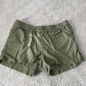 army green casual shorts